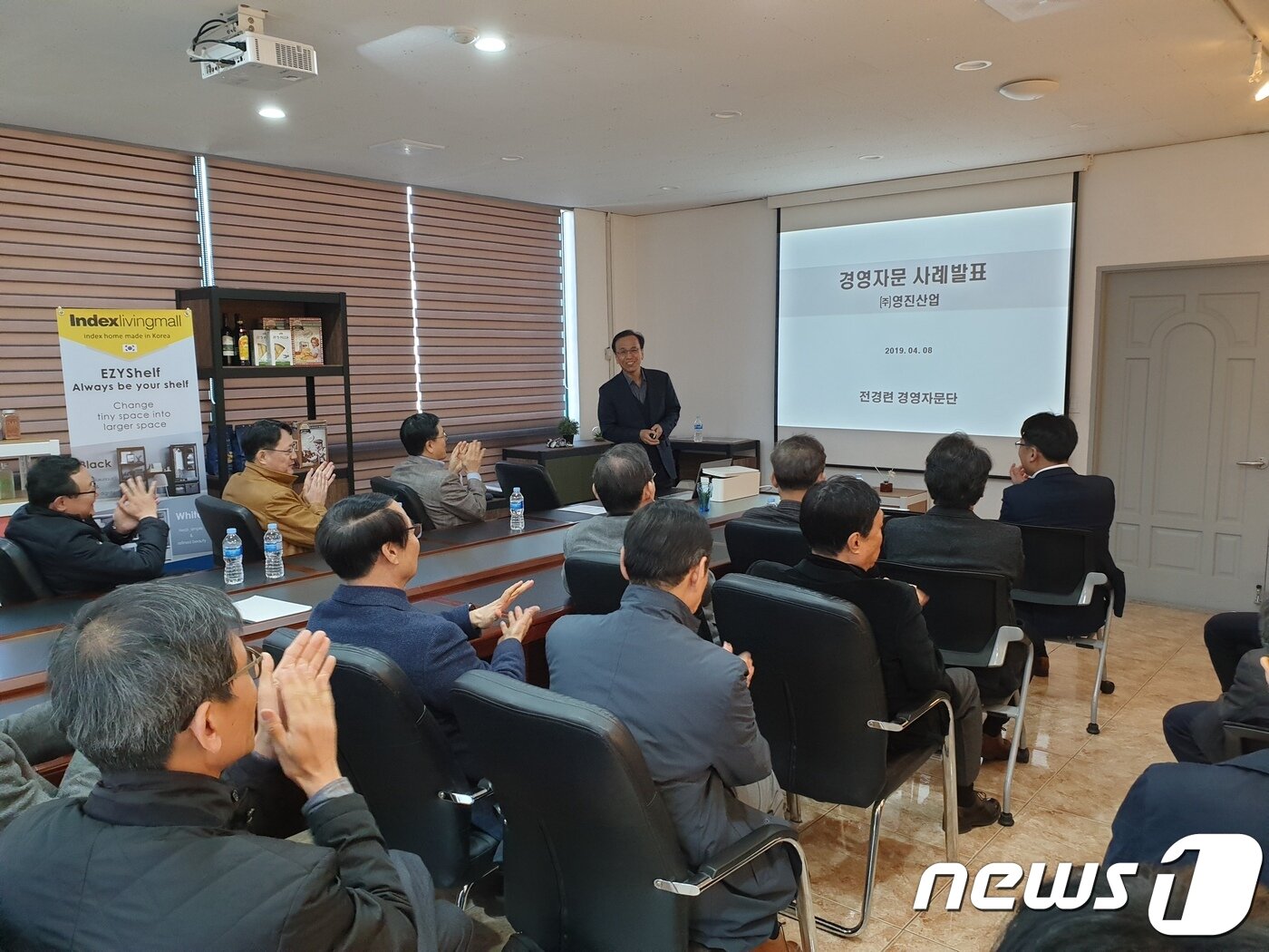 본문 이미지 - 이병기 자문위원이 8일 영진산업에서 전경련 경영자문단을 대상으로 경영자문 사례발표를 하고 있다.(전경련 제공)2019.4.8/뉴스1 ⓒ 뉴스1