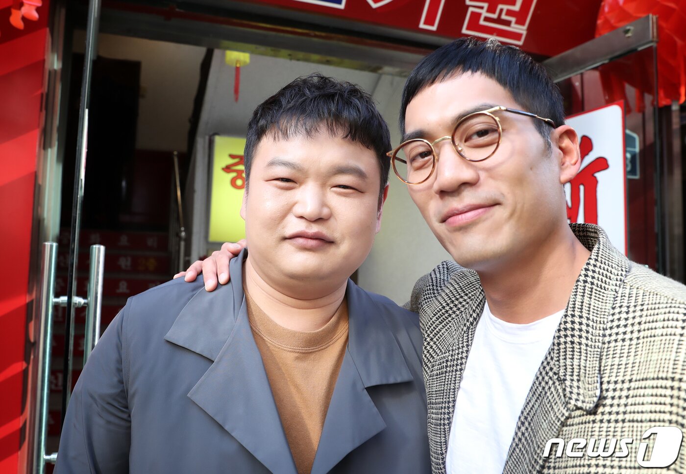 본문 이미지 - 서울 광화문 인근 식당. 드라마 '열혈사제' 배우 고규필, 안창환(오른쪽) 딥풀이. /뉴스1 ⓒ News1 권현진 기자