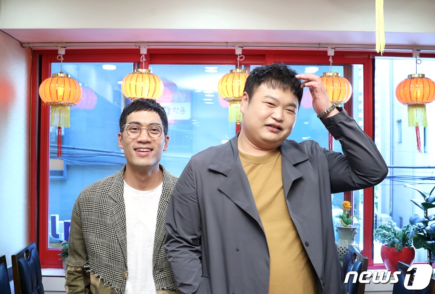 본문 이미지 - 서울 광화문 인근 식당. 드라마 '열혈사제' 배우 안창환, 고규필(오른쪽) 딥풀이./뉴스1 ⓒ News1 권현진 기자