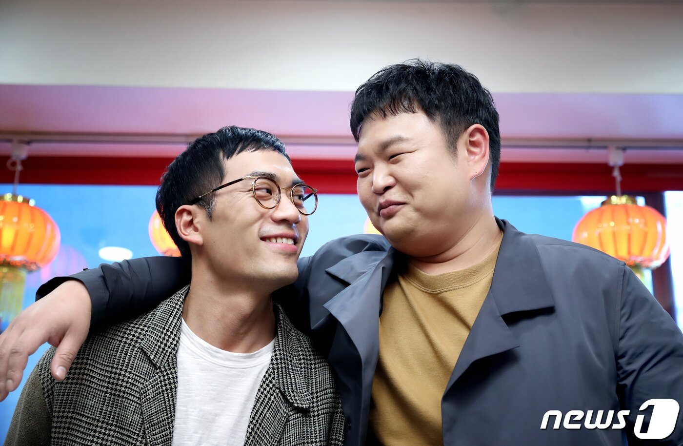 본문 이미지 - 서울 광화문 인근 식당. 드라마 '열혈사제' 배우 안창환, 고규필(오른쪽) 딥풀이./뉴스1 ⓒ News1 권현진 기자