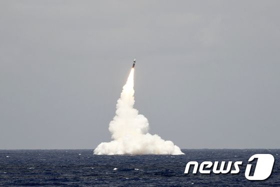 미 해군 '트라이던트-Ⅱ' 미사일 시험발사. (미 해군) 2019.5.12/뉴스1