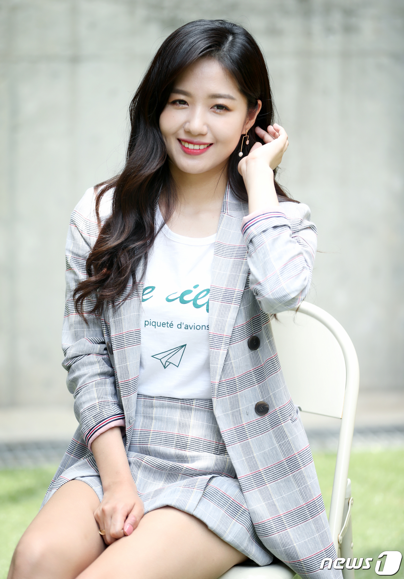 (서울=뉴스1) 권현진 기자 = '미스트롯' 정다경이 지난 15일 서울 강남구 한 카페에서 열린 뉴스1과의 인터뷰에 앞서 포즈를 취하고 있다. 2019.5.17/뉴스1