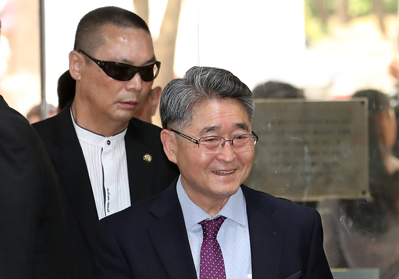 '5·18 북한군 개입설' 보수논객 지만원, 구속 기로