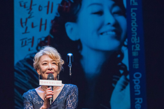 '별세' 윤석화…쌀 찧듯 예술 피워낸 연극계 1세대 대표배우