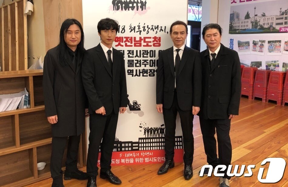 본문 이미지 - 5·18민주화운동 제39주년 기념식 오프닝공연을 펼친 밴드 블랙홀. 왼쪽부터 이원재·이관욱·주상균·정경희씨.2019.5.18/뉴스1 ⓒ News1 박진규 기자