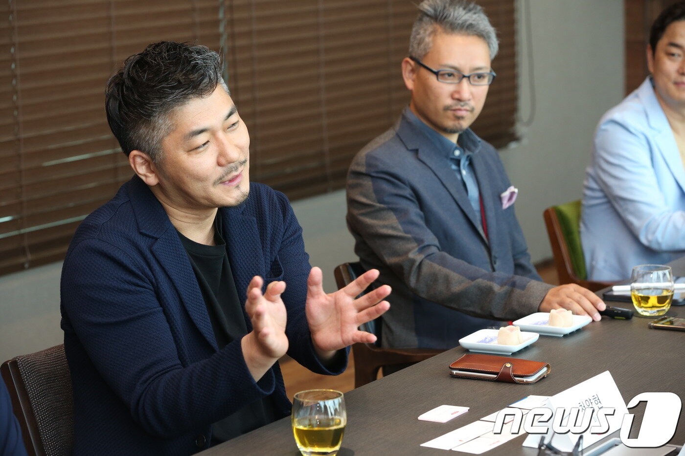 본문 이미지 - NHN재팬 대표를 지낸 천양현 코코네 회장(왼쪽)과 김성훈 코코네 CEO(중소벤처기업부 제공)ⓒ 뉴스1