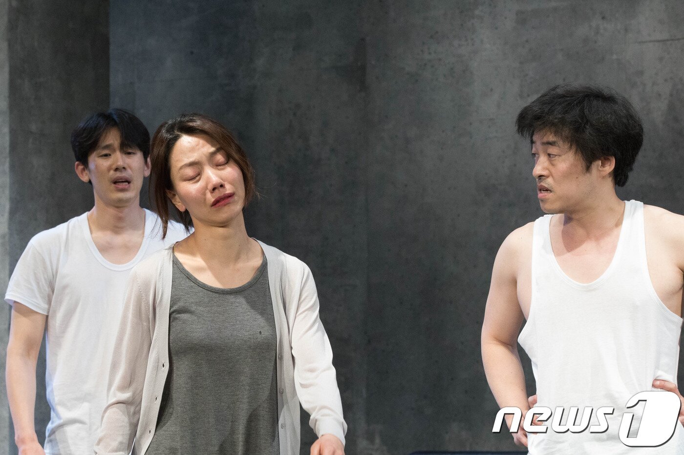 본문 이미지 - 연극 '녹천에는 똥이 많다'ⓒ 뉴스1
