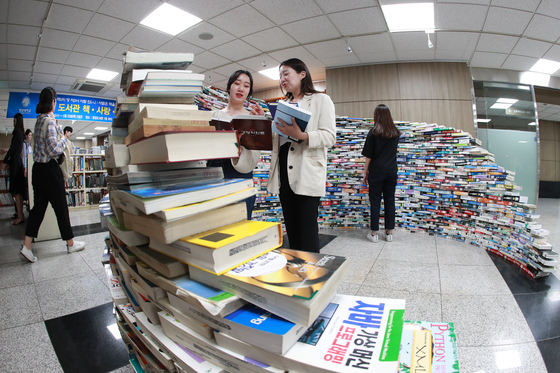 경북교육청, 라오스 학교·도서관 5곳에 도서 3500권 지원