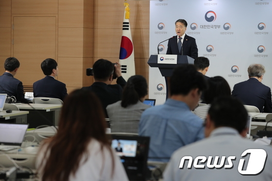 박능후 복지부 장관, 포용국가 아동대책 발표