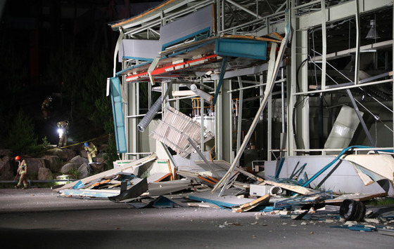 "장기 방치 끝"…6년 전 강릉 수소폭발 현장 철거