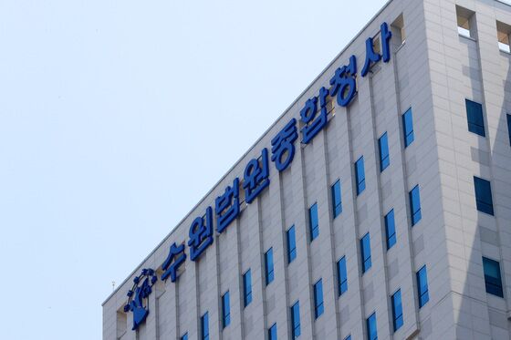 최저 견적가 알려주고 수억원 챙긴 건강보험공단 과장 항소심서 감형