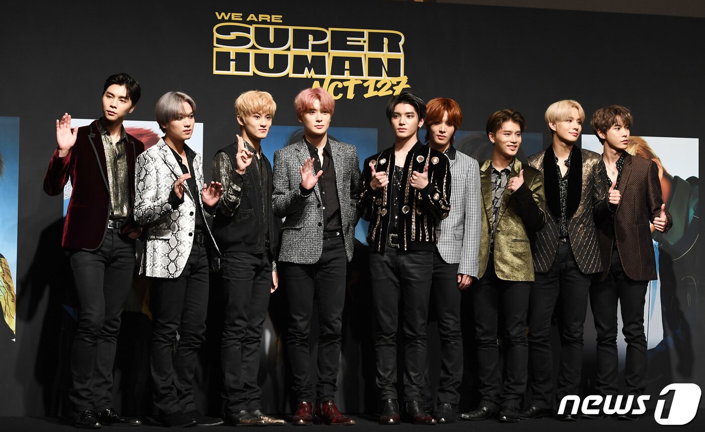 본문 이미지 - NCT127이 24일 오후 서울 영등포구 여의도동 콘래드 서울에서 열린 네 번째 미니 앨범 ‘NCT #127 위 아 슈퍼휴먼(WE ARE SUPERHUMAN)’ 제작발표회에 참석해 포즈를 취하고 있다. 왼쪽부터 쟈니, 해찬, 마크, 재현, 태용, 유타, 태일, 정우, 도영. 이번 앨범에는 타이틀곡 ’슈퍼휴먼(Superhuman)’을 비롯해 '하이웨이 투 헤븐(Highway to Heaven)' ‘아 깜짝이야(FOOL)’ ‘시차(Jet LAG)’ ‘종이비행기(Paper Plane)’ '아우트로 : 위 아 127(OUTRO : WE ARE 127)'가 수록됐다. 2019.5.24/뉴스1 ⓒ News1 권현진 기자