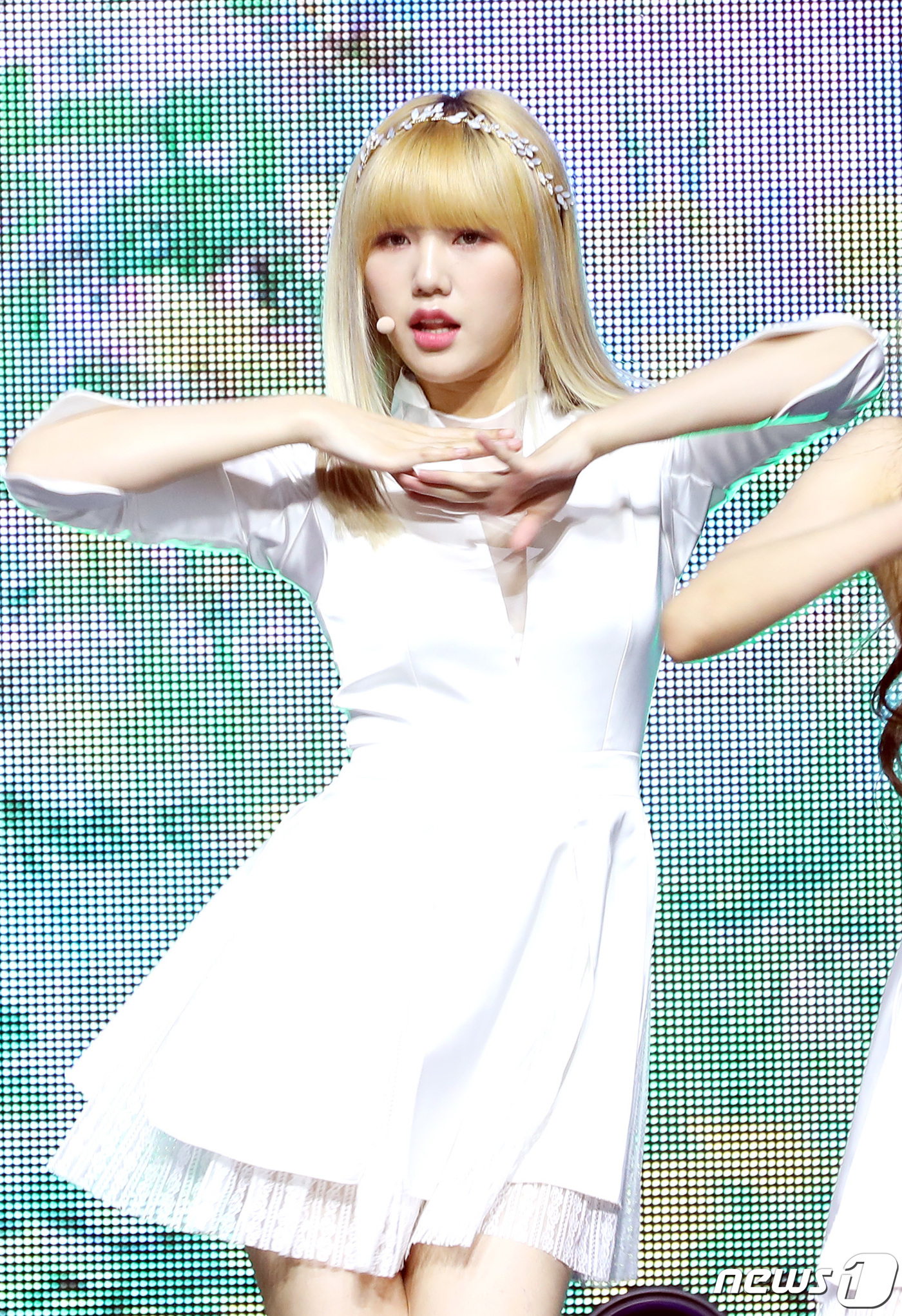 (서울=뉴스1) 권현진 기자 = 걸그룹 오마이걸 미미가 8일 오후 서울 송파구 올림픽공원 K-아트홀에서 열린 첫 번째 정규앨범  '더 피프스 시즌(The Fifth Season)' …