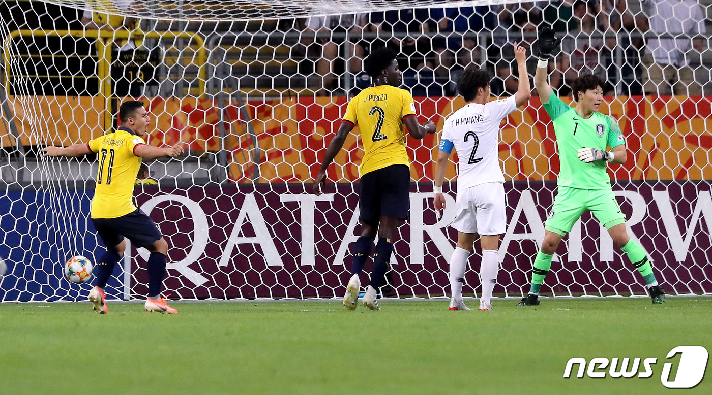 (루블린(폴란드)=뉴스1) 박정호 기자 = 11일 오후(현지시간) 폴란드 아레나 루블린에서 열린 '2019 국제축구연맹(FIFA) U-20 월드컵' 4강전 대한민국과 에콰도르의 경 …