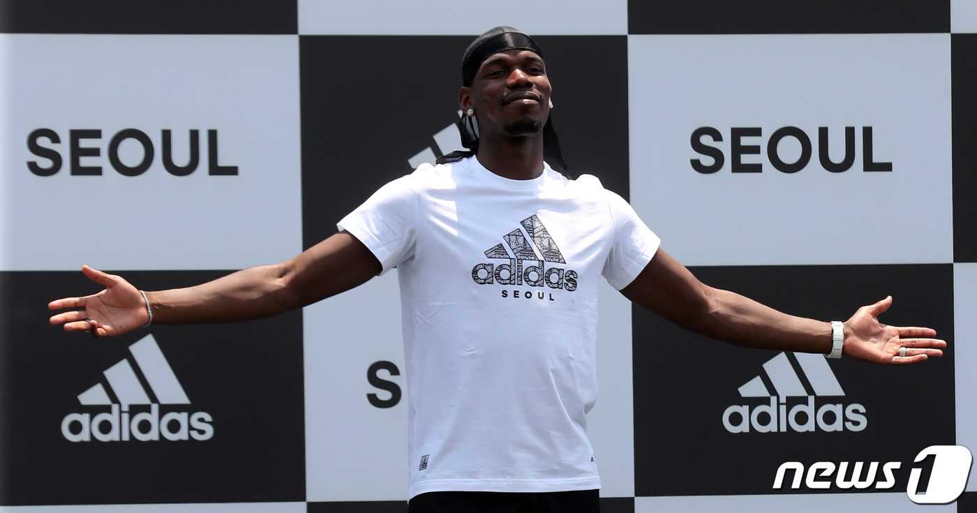 (서울=뉴스1) 황기선 기자 = 잉글랜드 프리미어리그(EPL) 맨체스터 유나이티드에서 활약하는 폴 포그바가 13일 오후 서울 용산구 아이다스 더베이스 서울에서 열린 '아디다스-폴 …