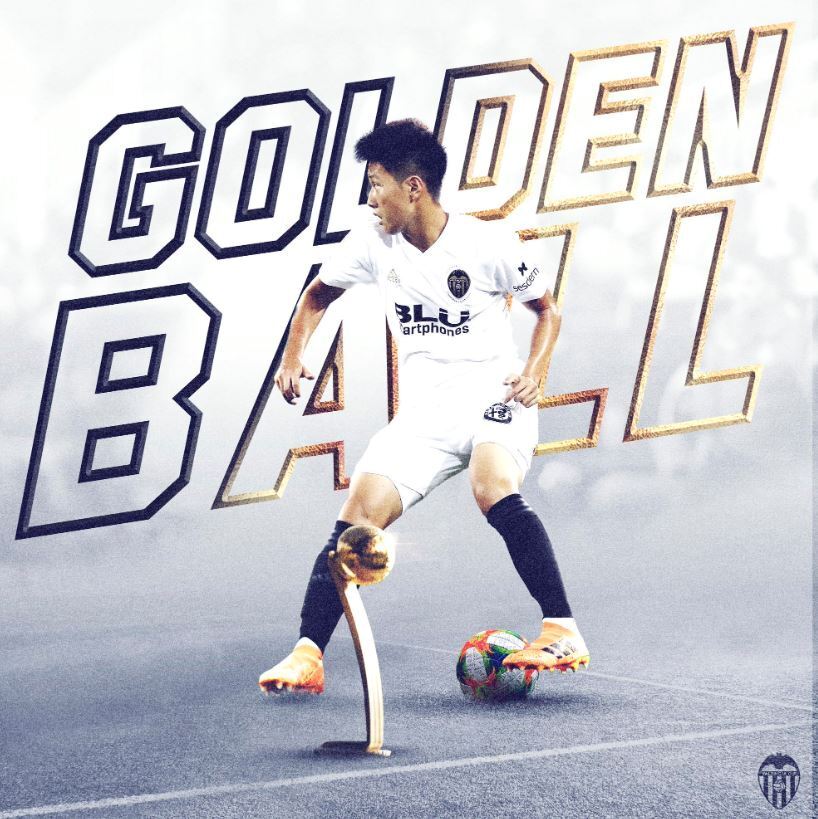 본문 이미지 - 골든볼을 수상한 이강인(발렌시아 구단 트위터). ⓒ 뉴스1