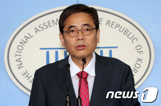 곽상도 자유한국당 의원. 2019.6.18/뉴스1 © News1 이종덕 기자