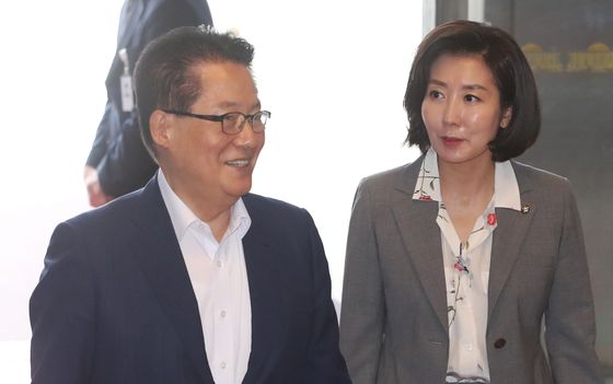 나경원 "민주 재판관 임명 맘대로"→ 추미애 "헌법 읽어봐" 박지원 "내란 지지냐"