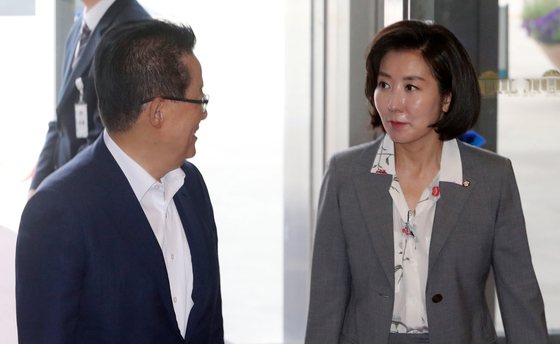 나경원 "박지원, 정부 저격해 놓고 하루 만에 잘하고 있다?…조변석개"