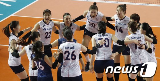 한국 여자 배구, 또 일본 완파… 김연경 23점 맹활약 