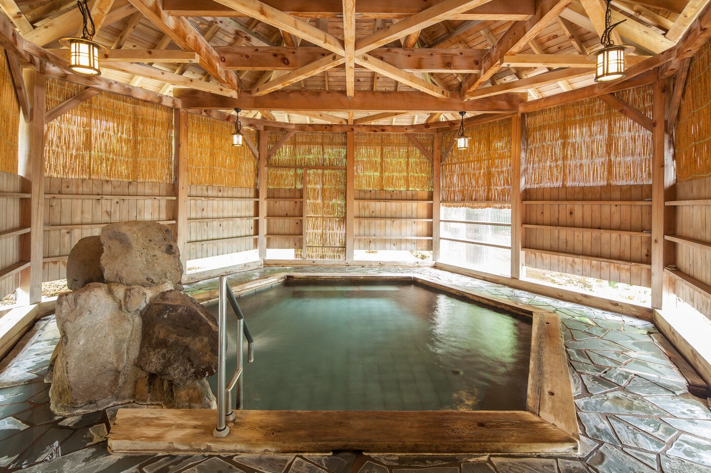 본문 이미지 - 온천욕장