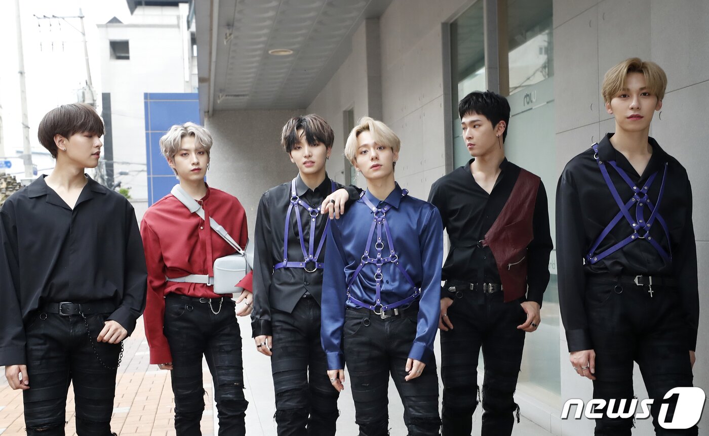 본문 이미지 - 서울 장안동 RBW 사옥. 아이돌그룹 원어스(ONEUS) 레이븐(왼쪽부터), 시온, 서호, 환웅, 이도, 건희 딥풀이. ⓒ News1 권현진 기자