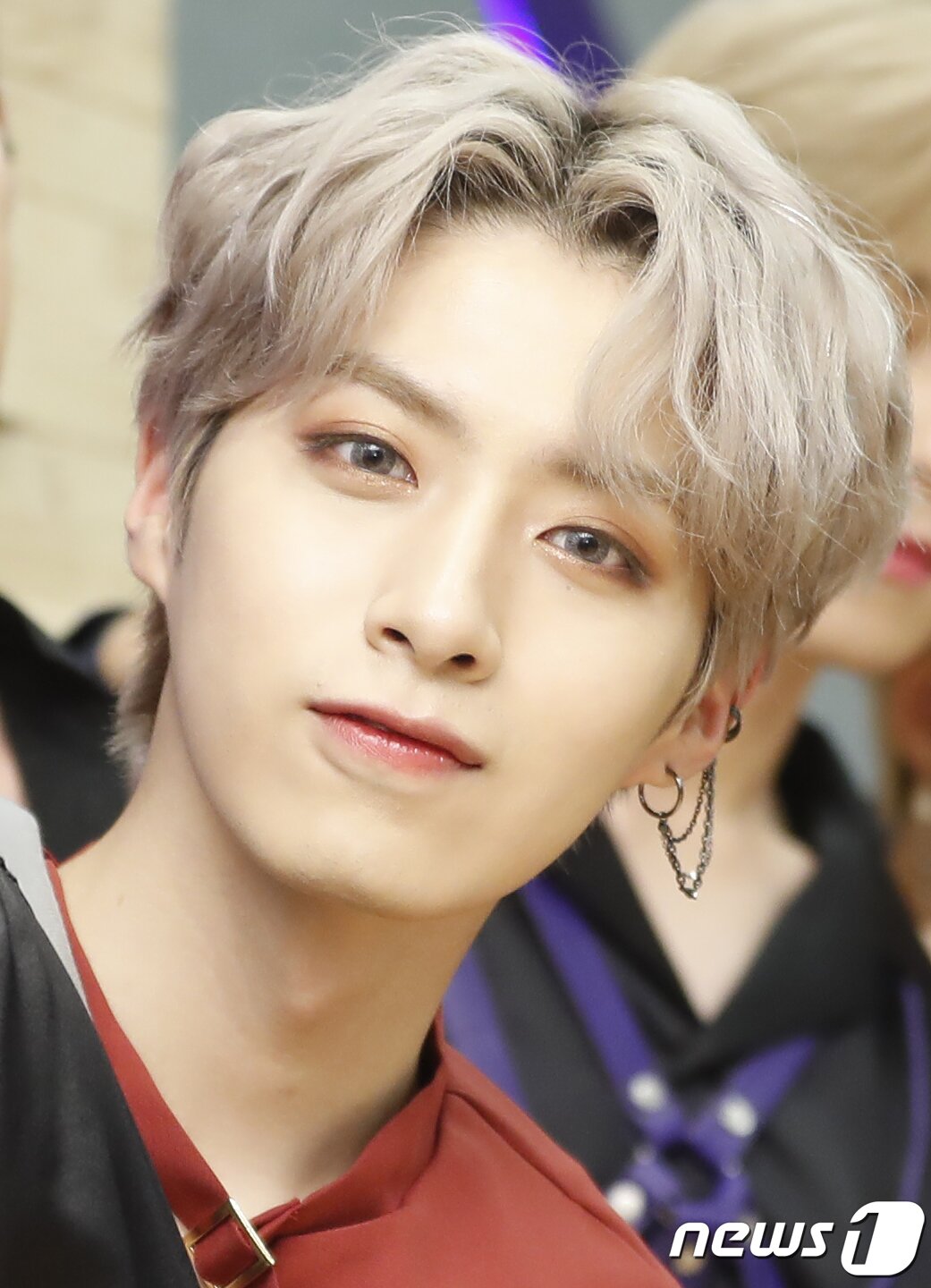 본문 이미지 - 서울 장안동 RBW 사옥. 아이돌그룹 원어스(ONEUS) 시온 딥풀이. 2019.6.19/뉴스1 ⓒ News1 권현진 기자