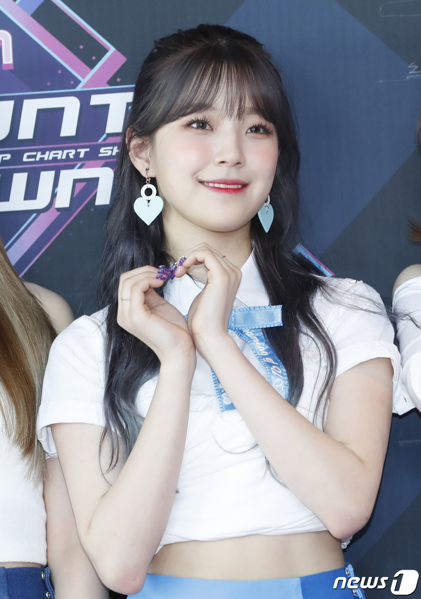 (서울=뉴스1) 권현진 기자 = 프로미스나인 백지헌이 20일 오후 서울 마포구 상암동 CJENM센터에서 열린 Mnet ‘엠카운트다운’ 리허설에 참석해 포즈를 취하고 있다. 2019 …