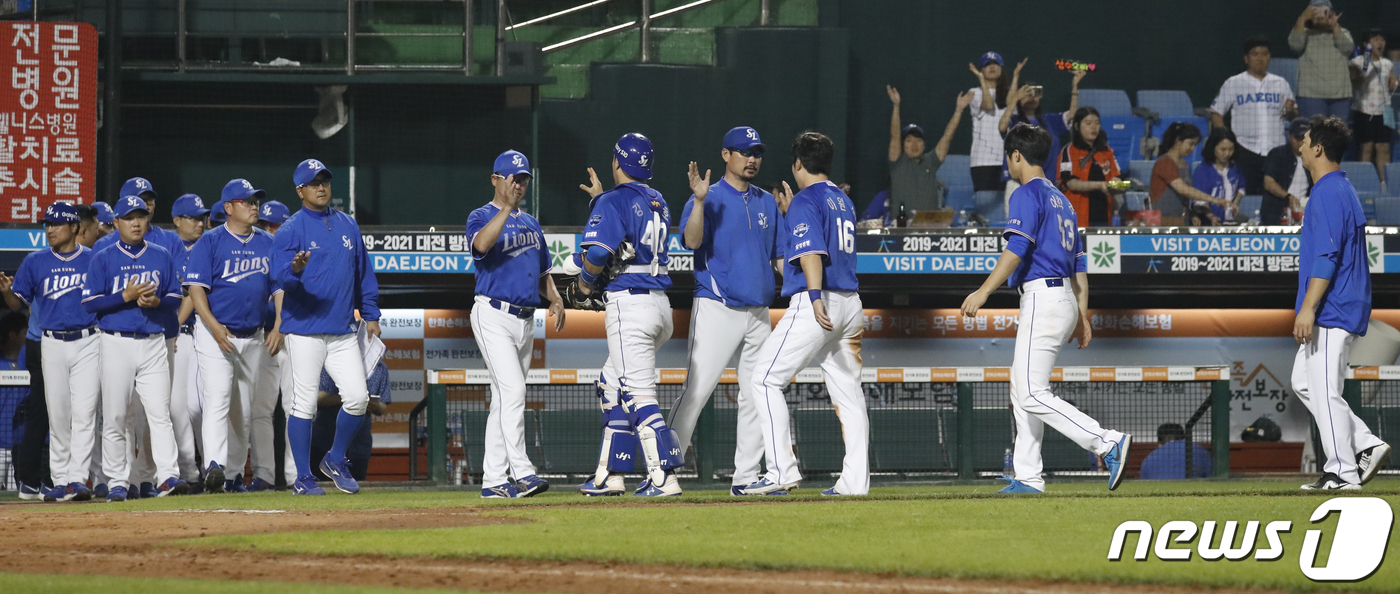 (대전=뉴스1) 주기철 기자 = 21일 오후 대전 한화생명 이글스파크에서 열린 프로야구 2019 신한은행 MY CAR KBO리그 한화 이글스와 삼성 라이온즈의 경기에서 5대2로 승 …