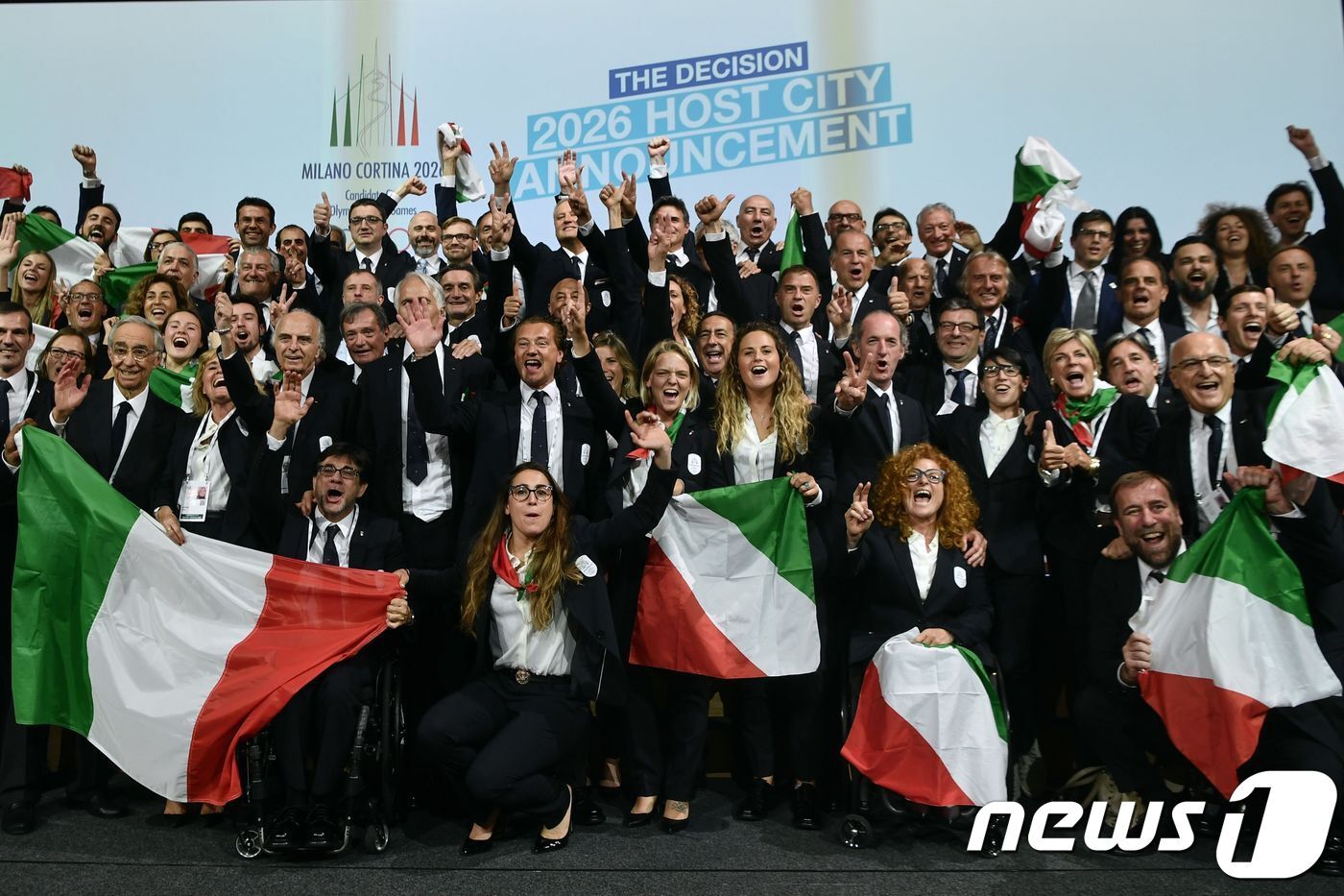 본문 이미지 - 20년 만에 다시 이탈리아에서 열리는 2026 밀라노코르티나 동계 올림픽은 사상 처음으로 2개 도시가 공식 명칭에 병기되는 대회다. ⓒ AFP=뉴스1