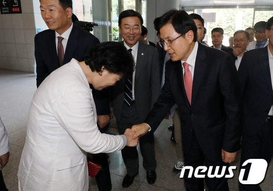 중앙보훈병원 방문한 황교안 자유한국당 대표