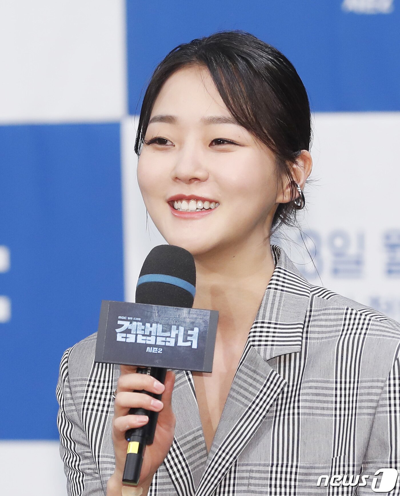 본문 이미지 - 배우 강승현이 3일 오후 서울 마포구 상암동 MBC골든마우스홀에서 열린 MBC 새 월화드라마 &#39;검법남녀 시즌2&#39; 제작발표회에 참석해 인사말을 하고 있다. &#39;검법남녀 시즌2&#39;는 MBC의 첫 시즌제 드라마로 진보한 범죄만큼 까칠한 법의학자 백범&#40;정재영 분&#41;과 열혈신참 검사 은솔&#40;정유미 분&#41;의 공조수사를 그린 작품이다, 2019.6.3/뉴스1 ⓒ News1 권현진 기자