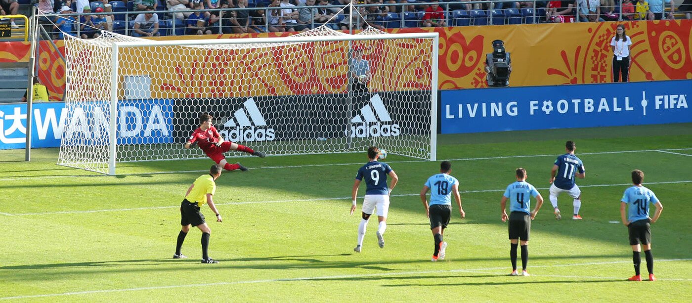 본문 이미지 - 에과도르 알렉한데르 알바라도의 페널티킥 득점 장면. (FIFA홈페이지 캡처) ⓒ 뉴스1