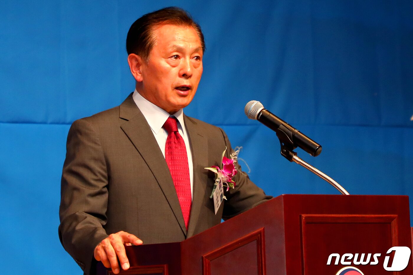 본문 이미지 - 정영창 강원지방병무청장이 4일 오후 강원 춘천시 국립박물관에서 열린 병역명문가 증서 수여식에서 인사말을 하고 있다. 이날 병무청은 도내 병역명문가 62가문에 증서를 수여했다. 2019.6.4/뉴스1 ⓒ News1 김경석 기자