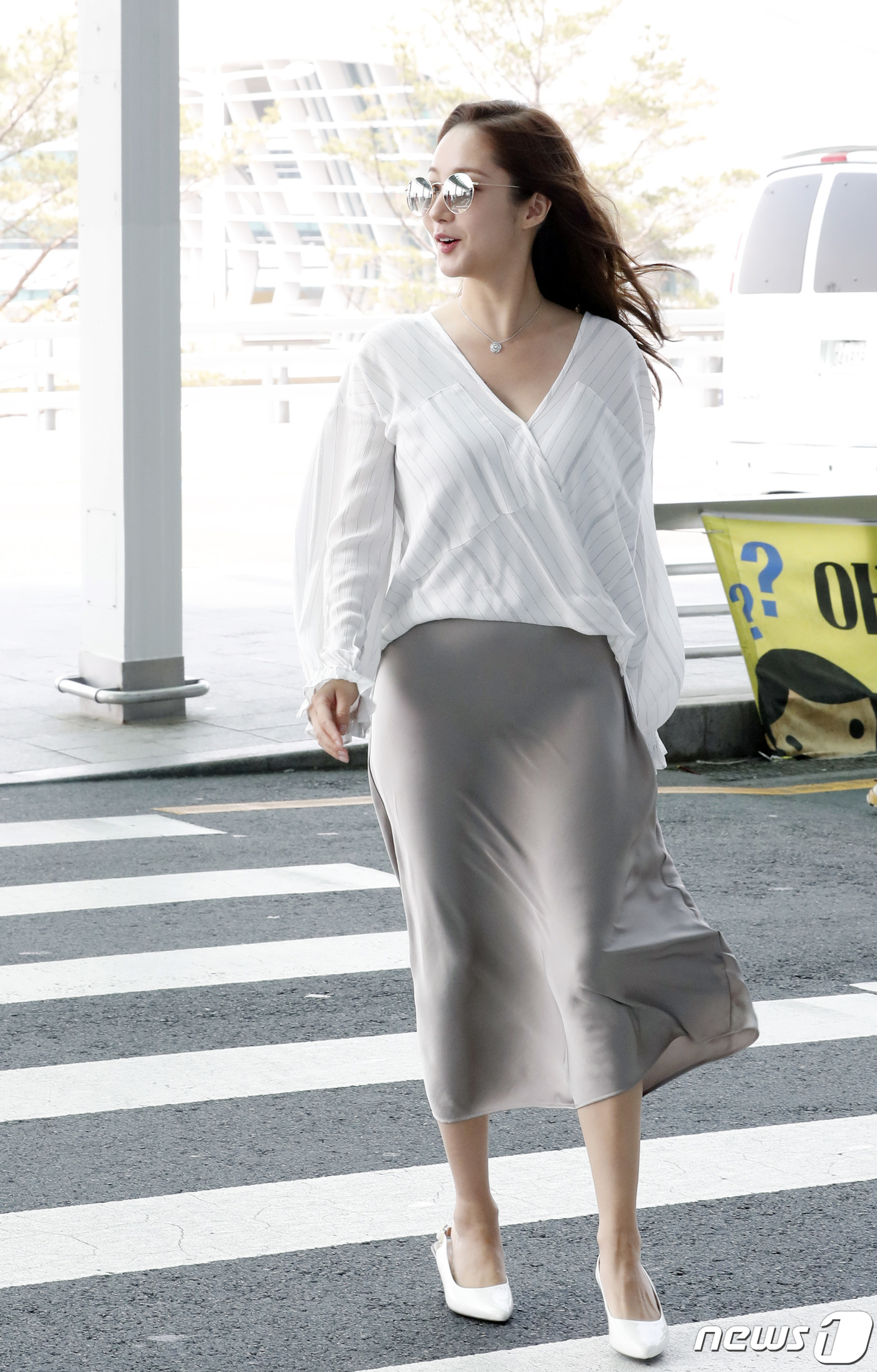 (인천공항=뉴스1) 권현진 기자 = 배우 박민영이 화보 촬영차 5일 오후 인천공항을 통해 미국 LA로 출국하고 있다. 2019.6.5/뉴스1