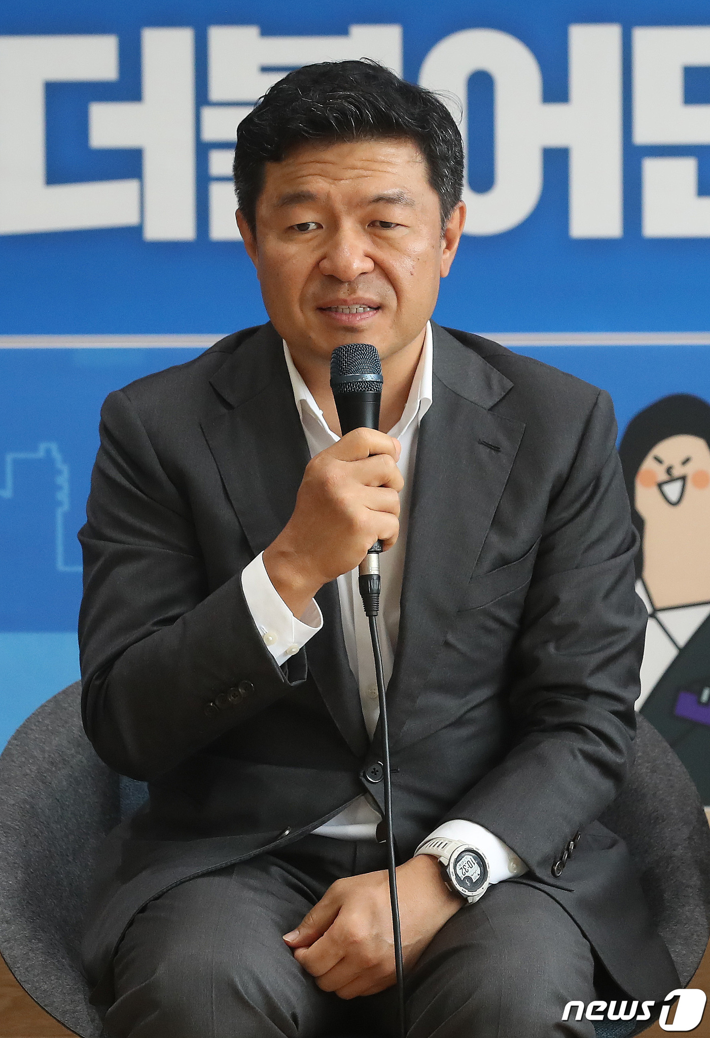 (서울=뉴스1) 임세영 기자 = 강호찬 넥센타이어 대표이사가 7일 오전 서울 강서구 마곡중앙호 넥센중앙연구소에서 열린 중견기업 현장 최고위원회의에서 모두발언을 하고 있다. 2019 …