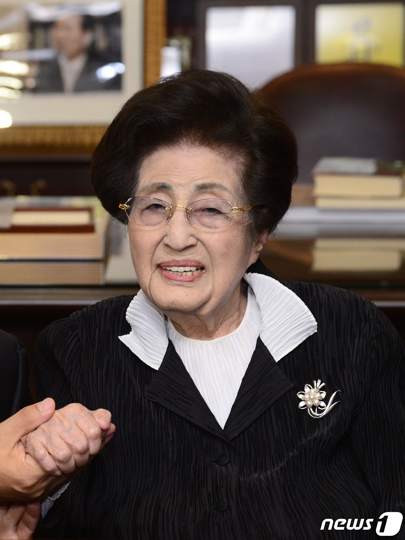 본문 이미지 - 김대중 전 대통령 부인 이희호 여사(향년97세)가 10일 별세했다. 사진은 2016년 9월 6일 서울 마포구 김대중도서관에서 이희호 여사. (뉴스1 DB)2019.6.11/뉴스1