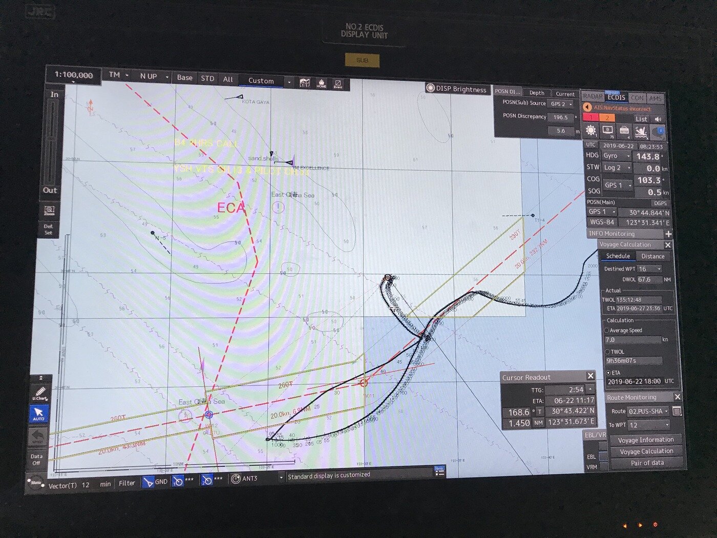 본문 이미지 - 중국 ECA 구간(빨간색 점선)을 보여주는 프로미스호 항적도. ⓒ 뉴스1