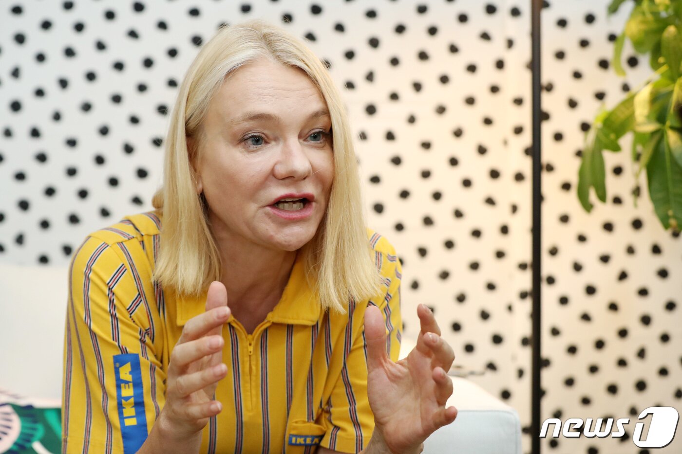 본문 이미지 - 안예 하임 이케아 기흥점장이 15일 경기도 용인시 기흥구청에서 열린 이케아 기흥점 채용설명회장에서 <뉴스1>과 인터뷰를 하고 있다. 2019.7.15/뉴스1 ⓒ News1 조태형 기자