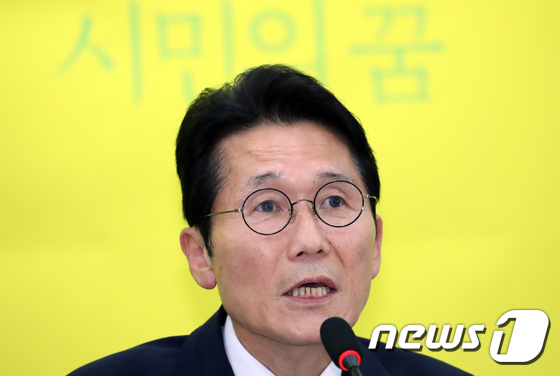 패스트트랙 고발 경찰 출석 앞둔 윤소하 원내대표