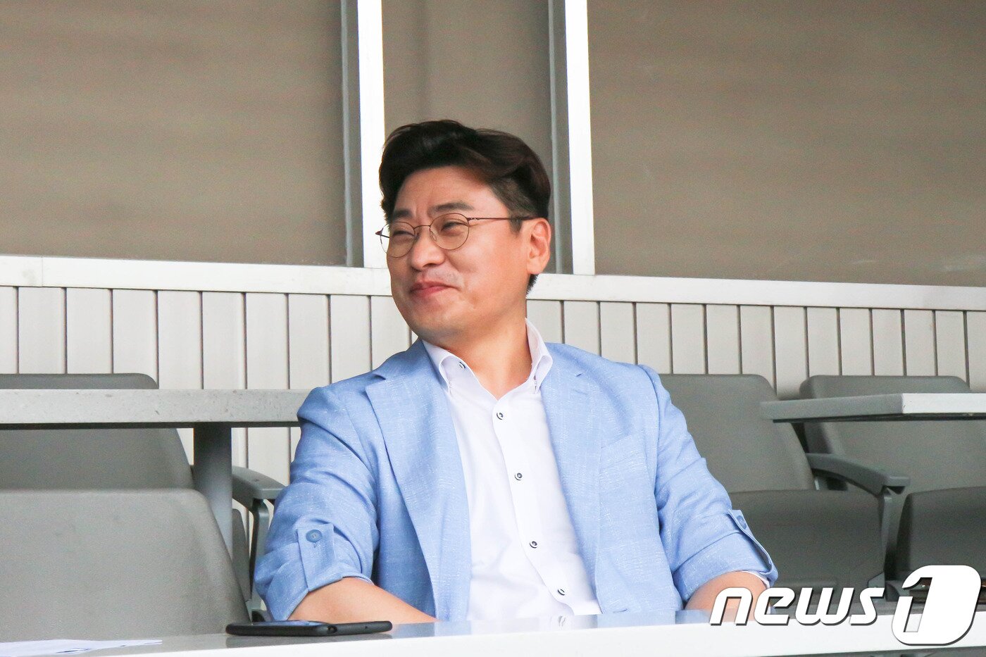본문 이미지 - 지난 10일 서울 잠실구장에서 한명재 MBC스포츠플러스 캐스터가 뉴스1과 인터뷰를 하고 있다&#40;MBC스포츠플러스 제공&#41;. ⓒ 뉴스1