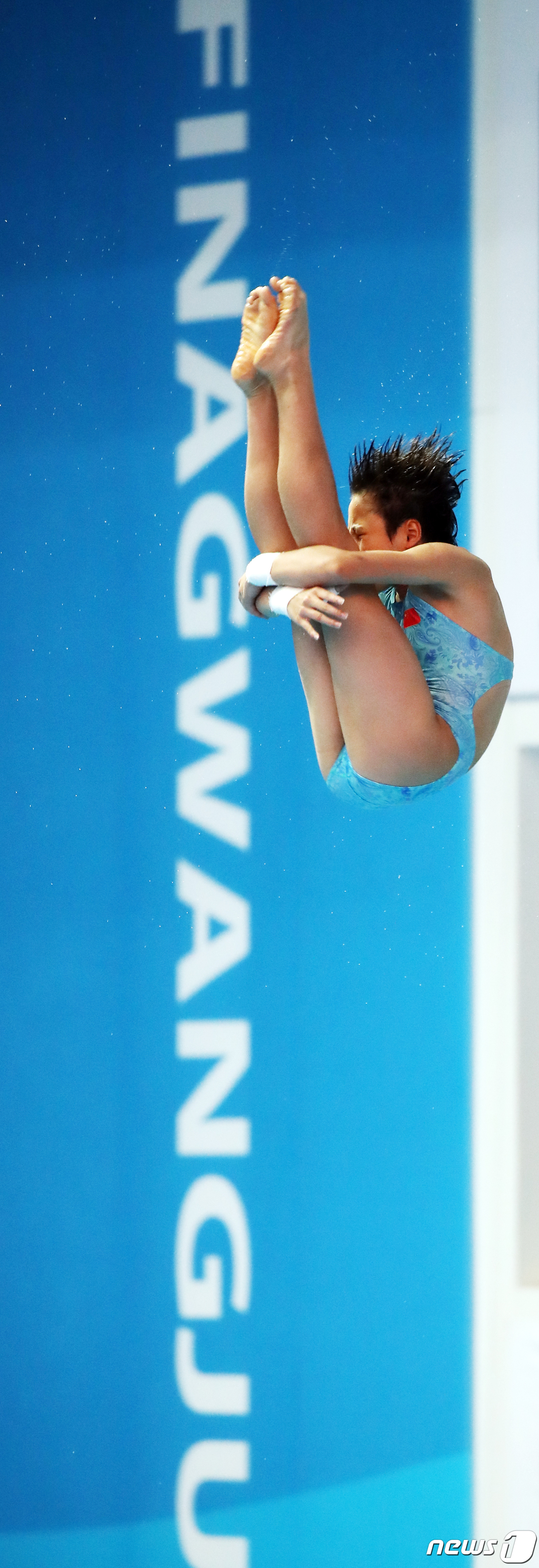 (광주=뉴스1) 황희규 기자 = 중국 루 웨이 선수가 16일 광주 광산구 남부대학교에서 열린 '2019 광주 세계수영선수권대회' 여자 10m 플랫폼 예선에 출전해 다이빙 연기를 펼 …