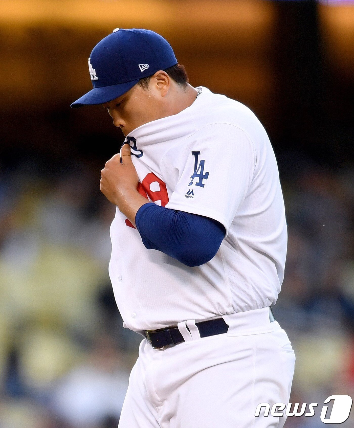 본문 이미지 - 류현진이 20일(한국시간) 미국 캘리포니아주 로스앤젤레스 다저스타디움에서 열린 2019 메이저리그 마이애미 말린스와 홈 경기에 선발 등판해 7이닝 4피안타 3볼넷 1사구 7탈삼진 1실점 호투를 펼쳤다.ⓒ AFP=뉴스1