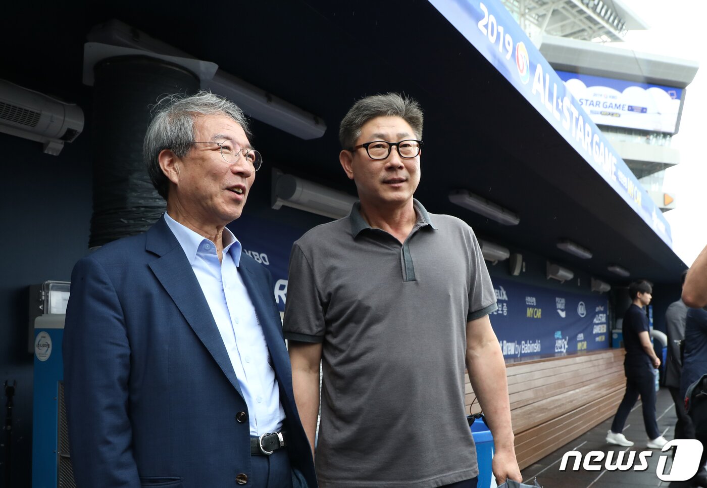 본문 이미지 - 한대화 전 KBO 경기운영위원(오른쪽). 2019.7.20/뉴스1 ⓒ News1 DB