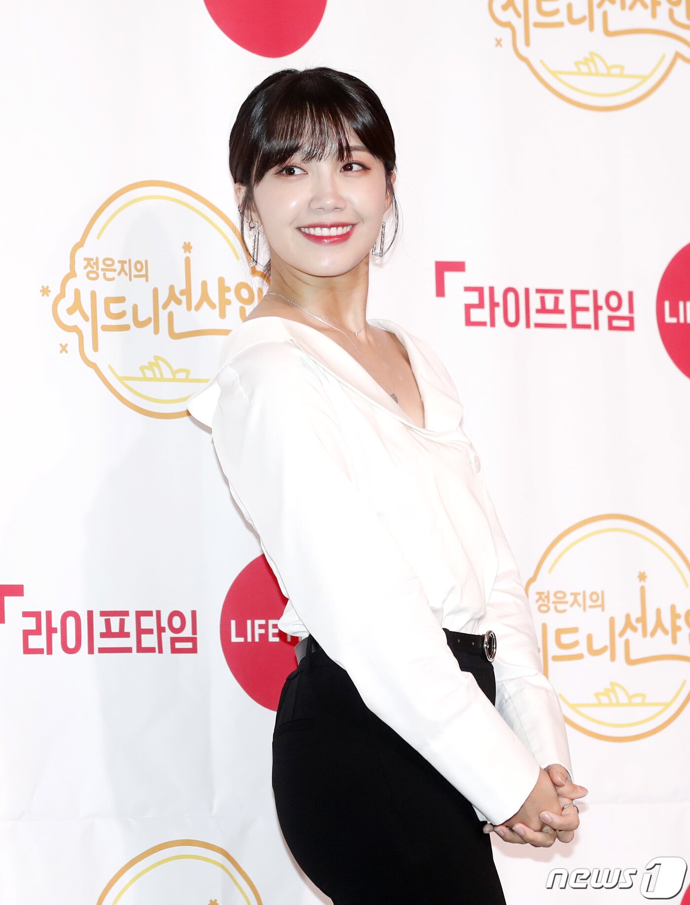 본문 이미지 - 에이핑크 정은지가 23일 오후 서울 베스트 웨스턴 서울 가든호텔에서 열린 라이프타임 ‘정은지의 시드니 선샤인’ 공동 인터뷰에 참석해 포즈를 취하고 있다. 2019.7.23/뉴스1 ⓒ News1 권현진 기자