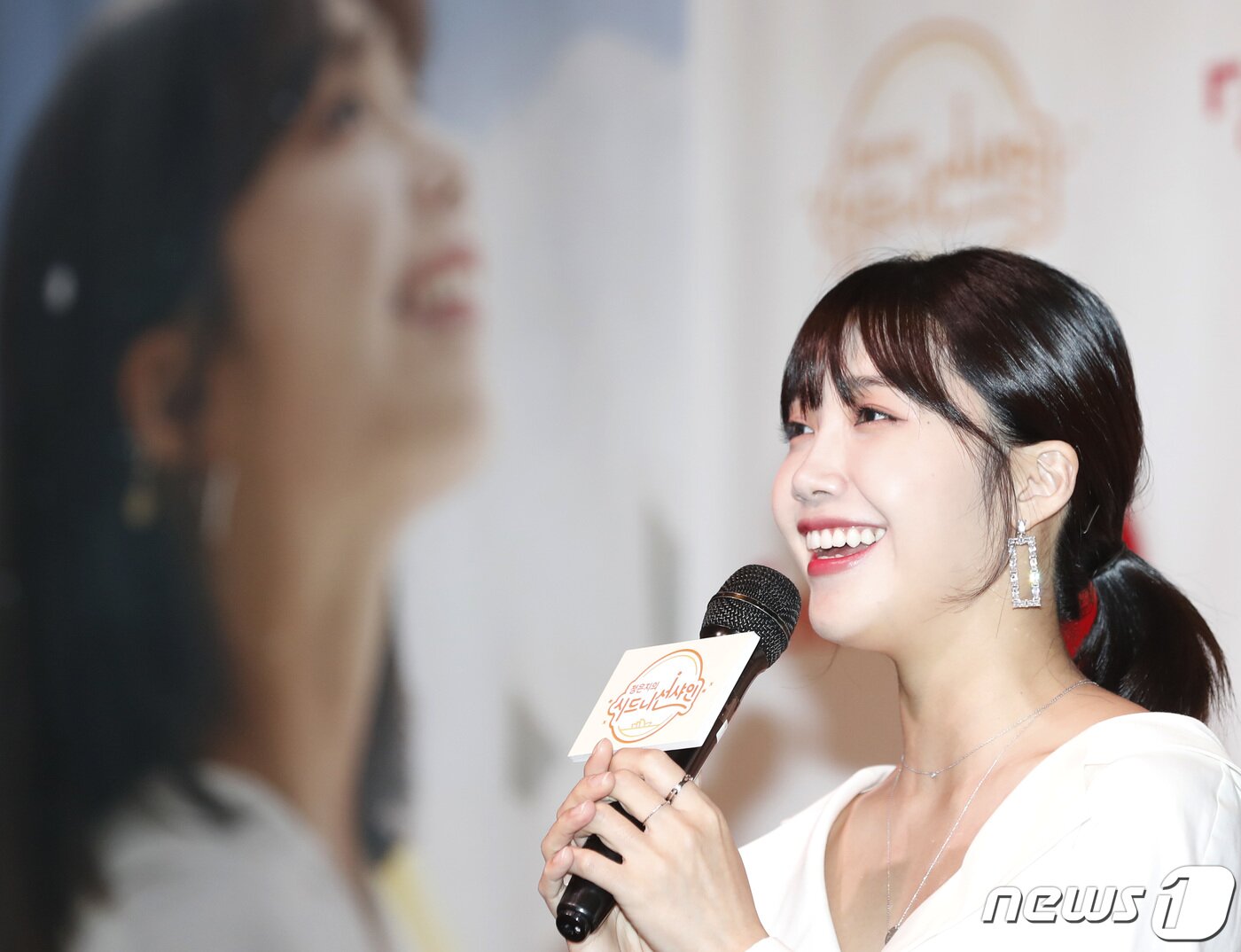 본문 이미지 - 에이핑크 정은지가 23일 오후 서울 베스트 웨스턴 서울 가든호텔에서 열린 라이프타임 ‘정은지의 시드니 선샤인’ 공동 인터뷰에 참석해 인사말을 하고 있다. 2019.7.23/뉴스1 ⓒ News1 권현진 기자