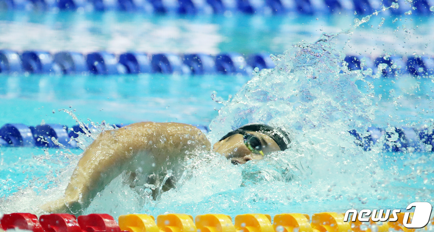 (광주=뉴스1) 황희규 기자 = 일본 세토 다이야가 25일 오후 광주 남부대학교 시립국제수영장에서 열린 '2019 광주 세계수영선수권대회' 남자 200m 개인 혼영 결승에서 역영하 …