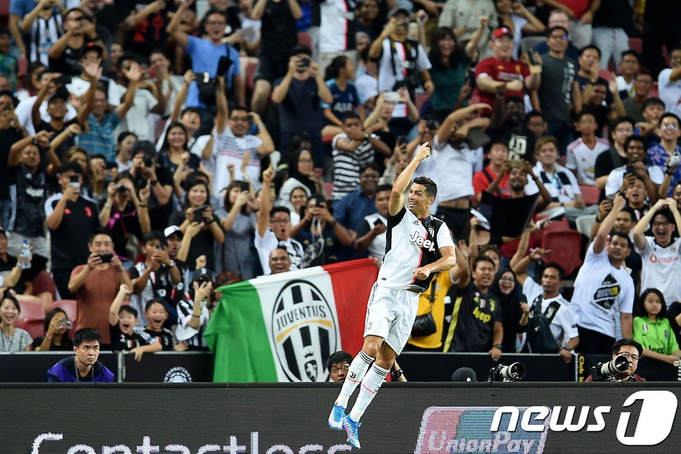 본문 이미지 - '우리형'에 열광하는 한국 팬들에게 호날두는 좋은 인상을 남길 수 있을까. ⓒ AFP=뉴스1