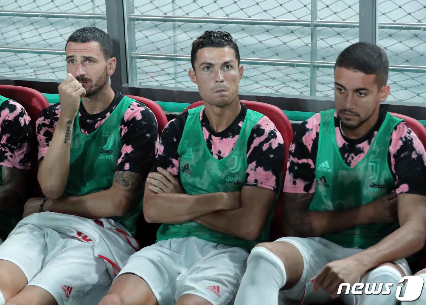 (서울=뉴스1) 이재명 기자 = 크리스티아누 호날두가 26일 오후 서울 마포구 월드컵경기장에서 열린 하나원큐 팀 K리그와 유벤투스 FC의 친선경기에서 벤치에 앉아 있다. 2019. …