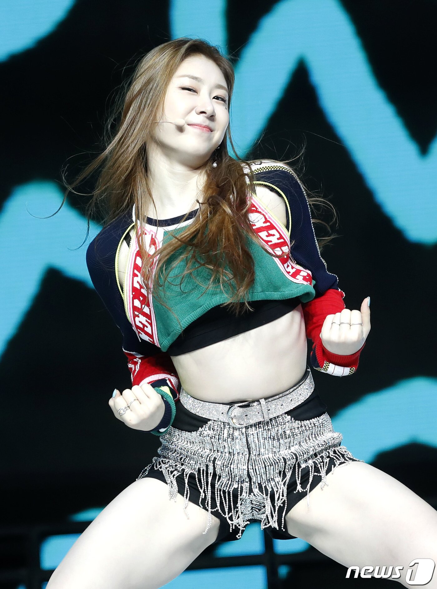 본문 이미지 - 있지(ITZY) 채령이 29일 오후 서울 용산구 한남동 블루스퀘어에서 열린 첫 번째 미니앨범 ‘있지 아이씨(IT'z ICY)’ 발매 기념 쇼케이스에 참석해 멋진 무대를 선보이고 있다. 2019.7.29/뉴스1 ⓒ News1 권현진 기자